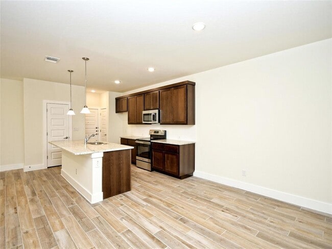 Building Photo - 406 Parkline Dr