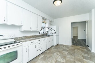 Building Photo - 4 Bedroom Home-Walking Distance to Downtown Rochester!