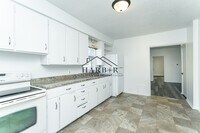 Building Photo - 4 Bedroom Home-Walking Distance to Downtown Rochester!