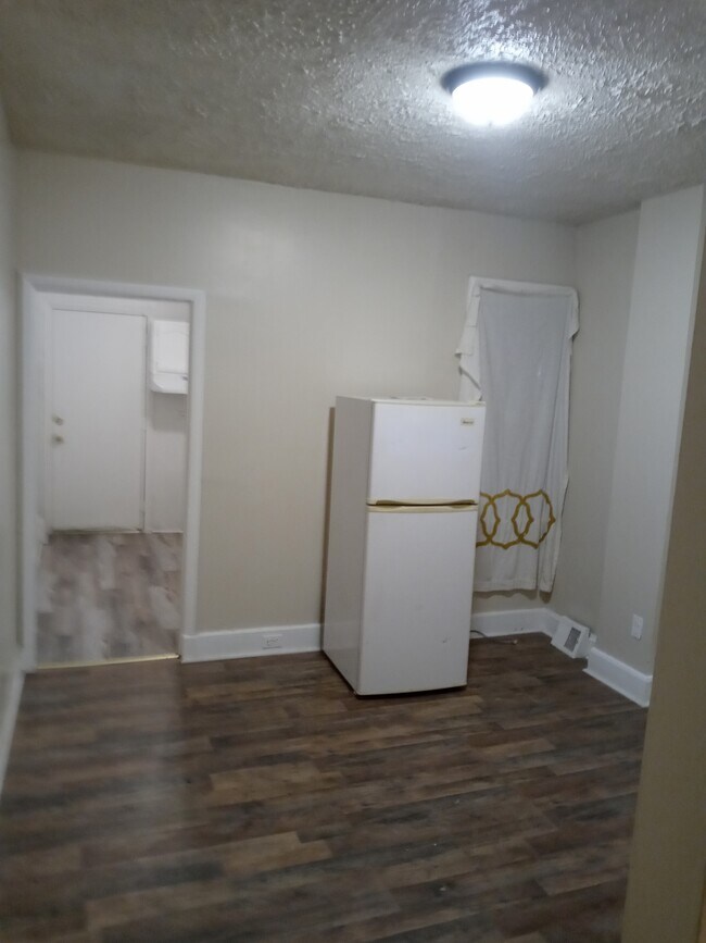 Building Photo - 2315 N Mutter St