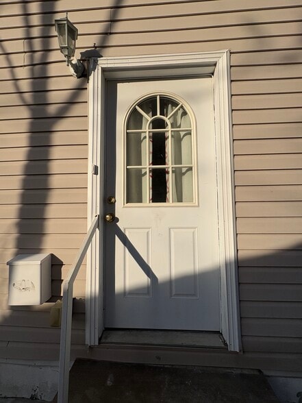 Building Photo - 839 W Fingerboard Rd