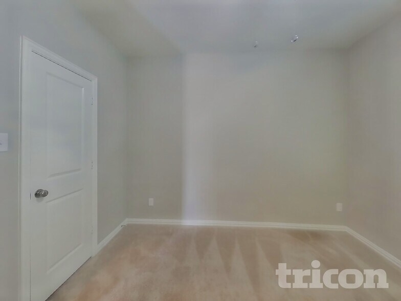 Building Photo - 235 Jenkinson Dr