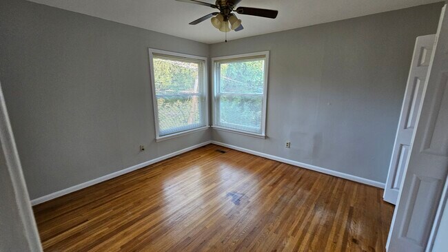 Back Bedroom - 2901 Lee Ave
