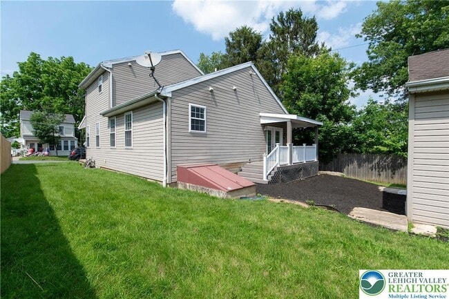 Building Photo - 337 E Kleinhans St