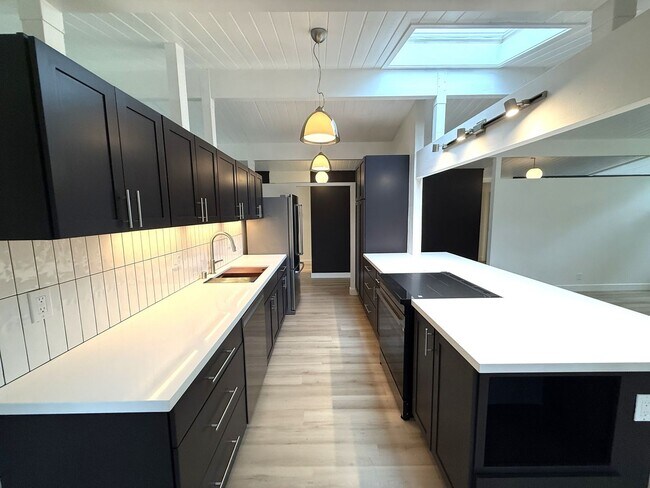 Building Photo - BEAUTIFUL UPDATED FOUR BEDROOM / TWO BATH ...