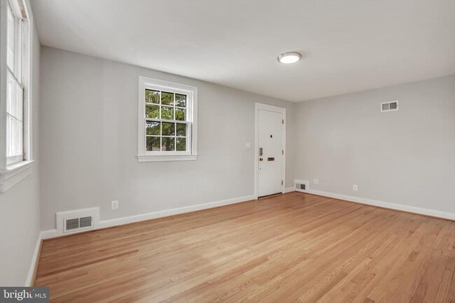 Primary Photo - 1605 W Braddock Rd