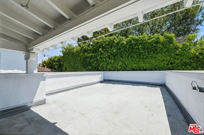 Building Photo - 100 N Mansfield Ave