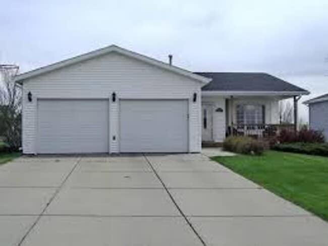 Building Photo - Spacious 3BR Home in Legacy School District with 3 Living Areas & 2-Stall Garage