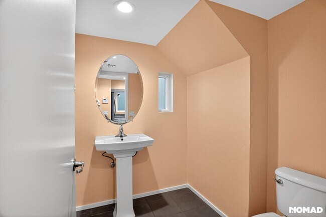 Building Photo - 841 E Park Modern Dr