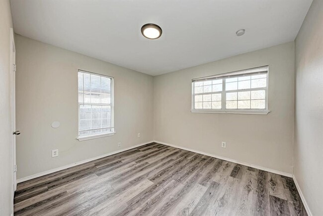 Building Photo - 107 W Brenham St