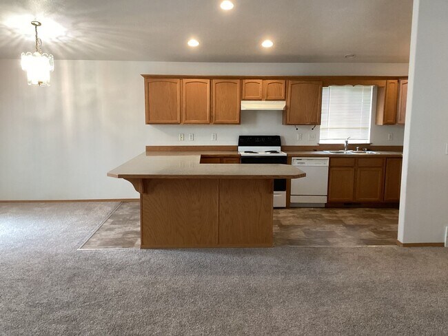 Building Photo - Four bed two bath single family house