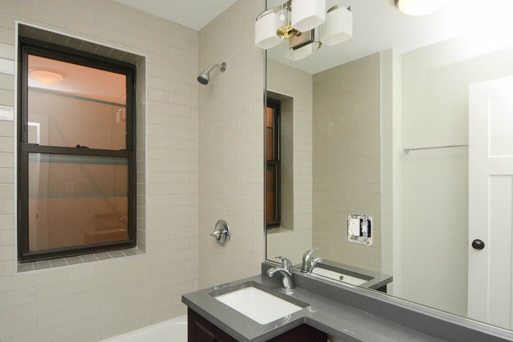 Building Photo - 432.5 W Belden Ave