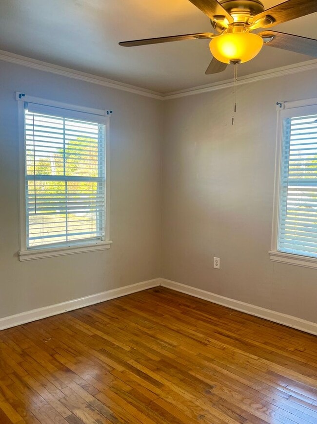 Building Photo - Great location in Garden District seconds from Downtown and LSU!