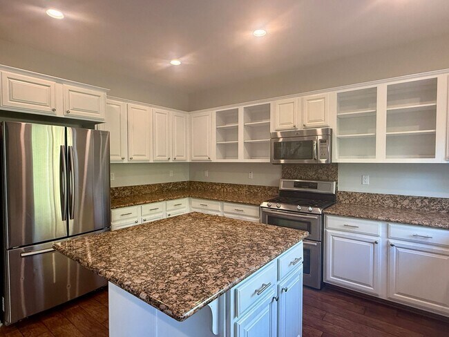 Building Photo - Beautiful 5-Bedroom Home In Oceanside