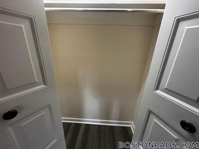 Building Photo - 51 Hill Rd