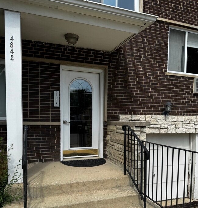 Building Photo - 4842 Conrad St