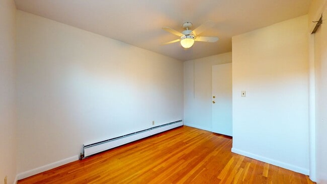 Building Photo - 3 Bedroom Split Level in Woodbridge