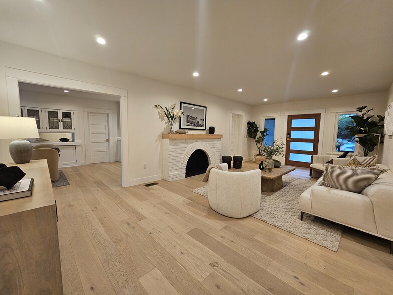 Building Photo - 957 Manzanita St