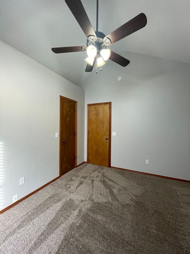 Building Photo - Executive Rental Nestled in Mulberry Ridge Ozark