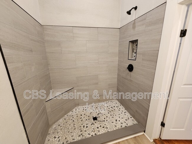 Building Photo - 2908 10th Ave