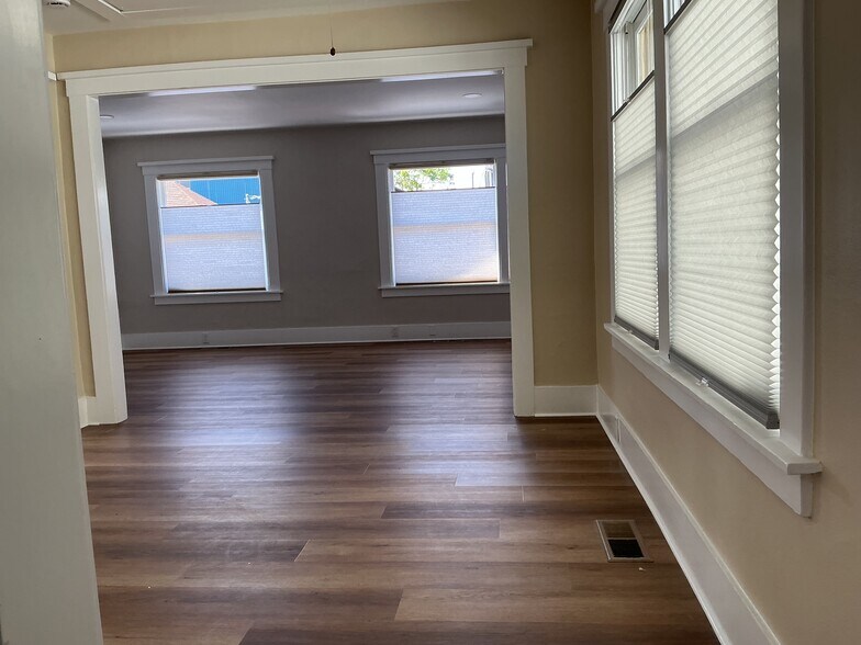 Living room - 1046 48th St