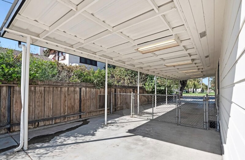 Building Photo - 325 W Bush St