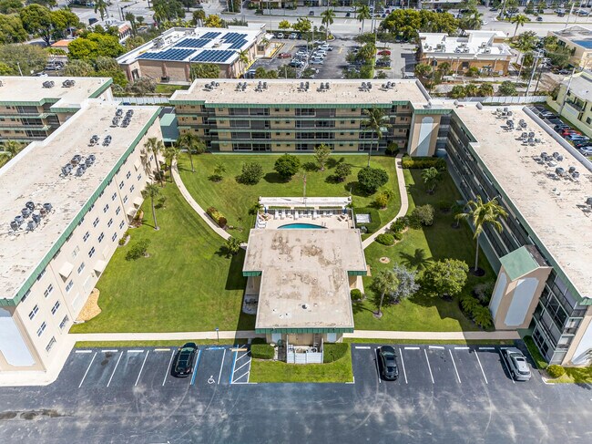 Building Photo - 804 SE 7th St