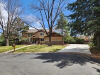 Building Photo - Massive 6 Bedroom House in Beautiful Gated...