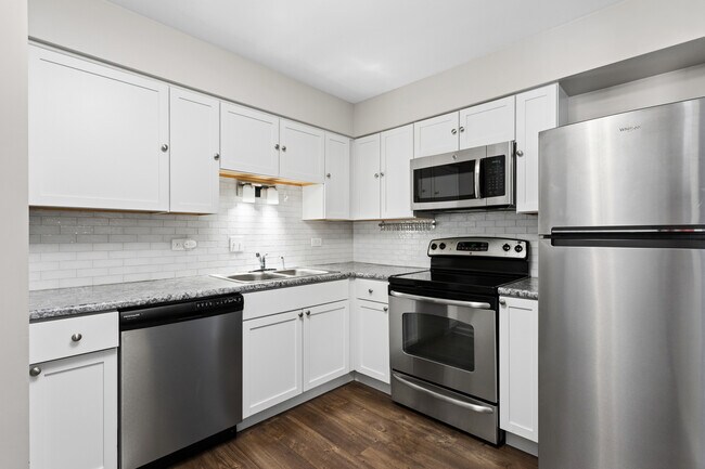 Building Photo - 7510 Farmingdale Dr