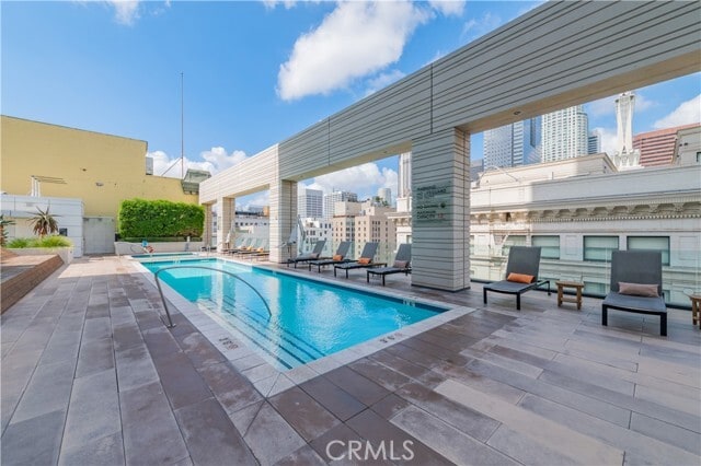 Building Photo - 400 S Broadway