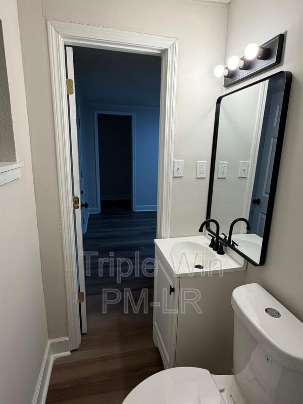 Building Photo - 8010 Westwood Ave