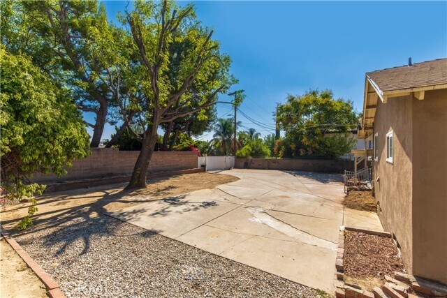 Building Photo - 11200 Reseda Blvd