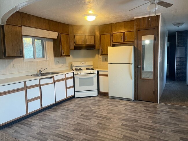 Building Photo - 3 Bedroom 2 Bath Single Wide Mobile in Lake Montezuma Contact Property Pros Property Management