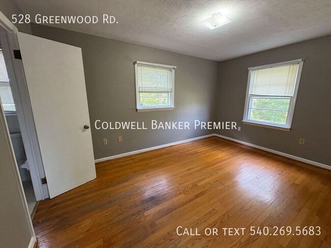 Building Photo - 528 Greenwood Rd