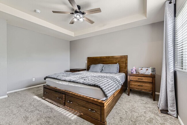 Building Photo - Beautiful 2 story 2,518 sq ft 4 bed 2.5 bath single family home