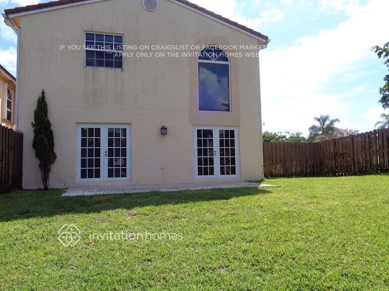 Building Photo - 9820 Fairway Cove Ln