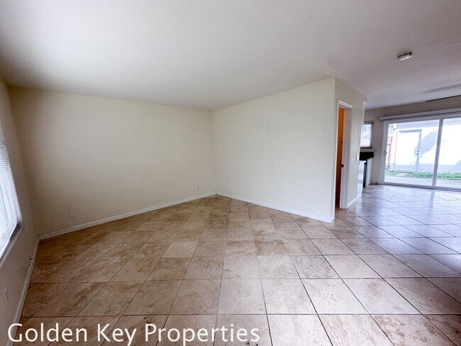 Building Photo - Remodeled condo in Bayshores in Oceanside!