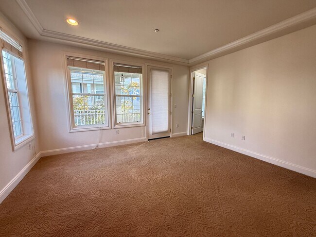 Building Photo - 3687 Whitworth Dr
