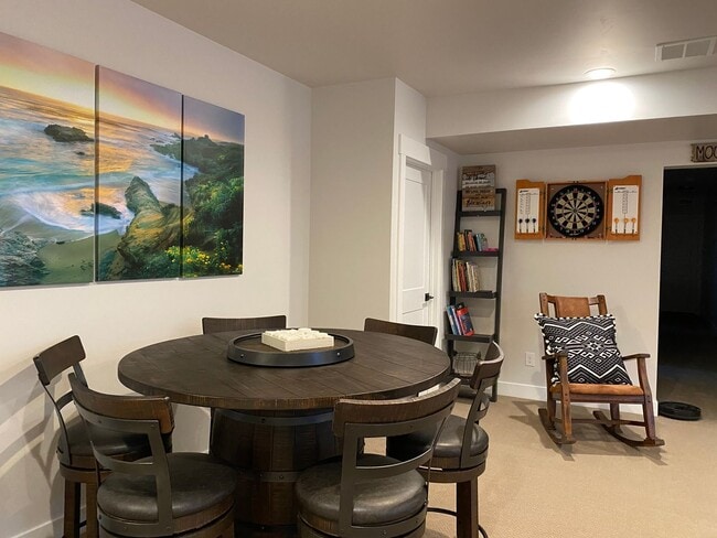 Building Photo - Daybreak Island Furnished Home