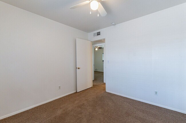 Building Photo - 4501 W Cinnabar Ave