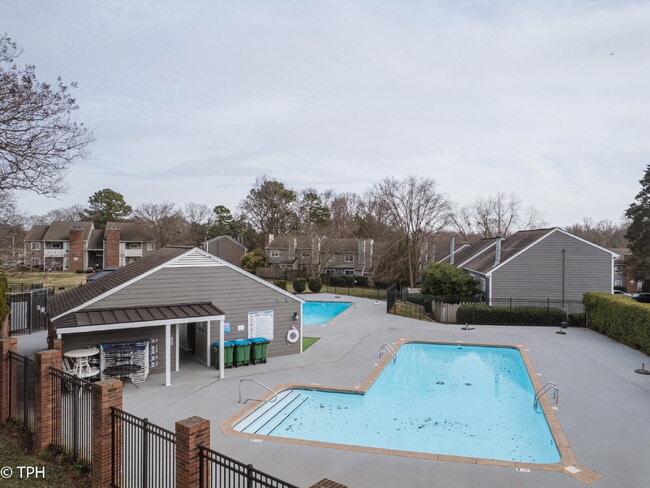 Building Photo - "Charming 2-Bedroom Gem with Granite Elegance in Charlotte's Heart!"