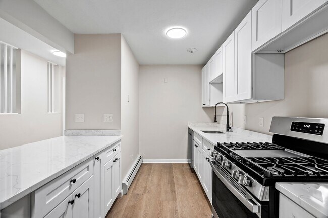 Building Photo - 2-Bed 1.5-Bath Newly Renovated Unit In Cranston!