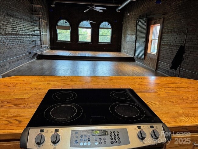 Building Photo - 110 Church St NW