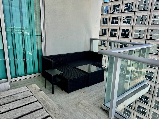 Building Photo - 300 S Biscayne Blvd