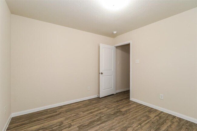 Building Photo - 2414 Peterborough Way