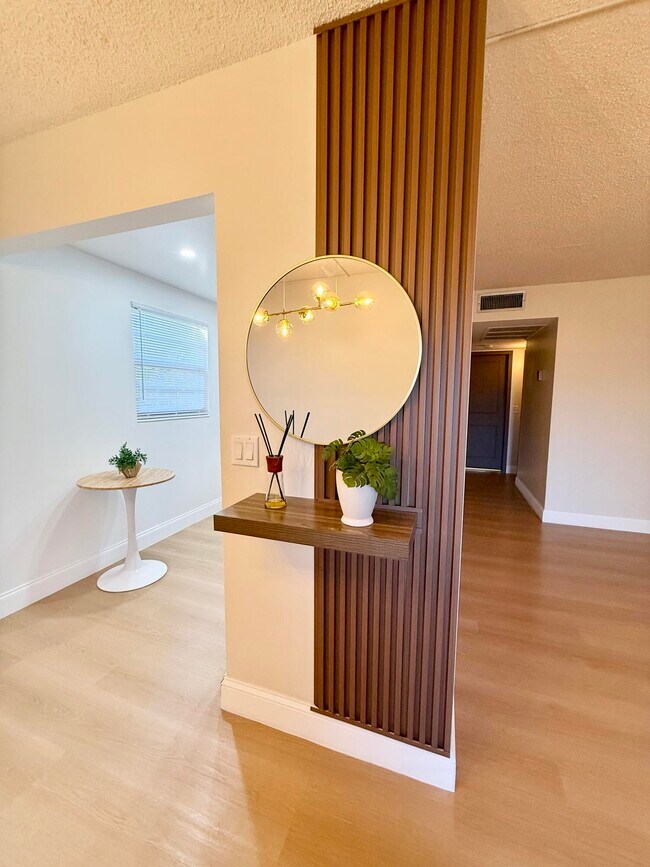 Building Photo - 402 Brighton J