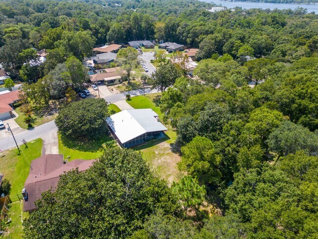 Building Photo - 3 Bedroom in the Heart of Niceville!