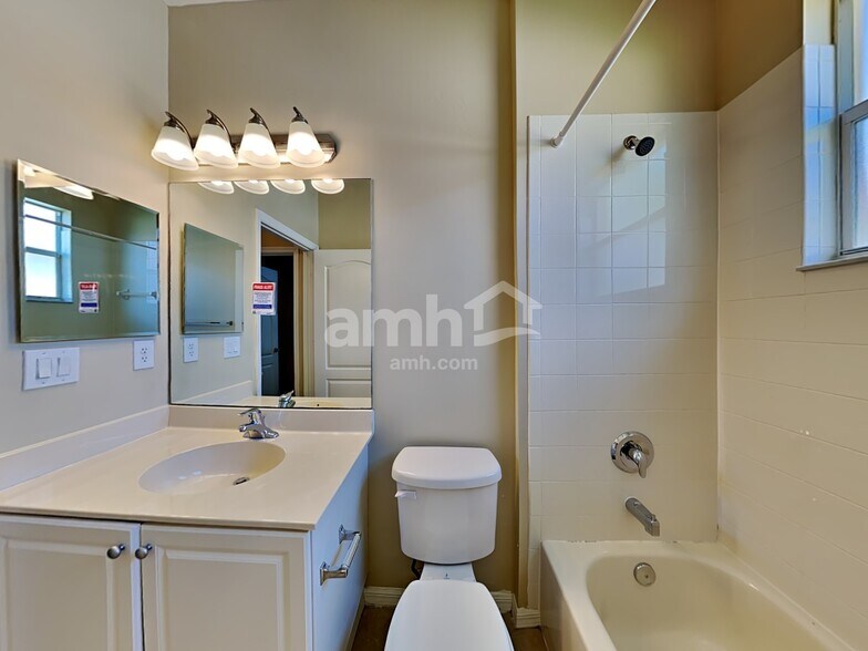 Building Photo - 9573 SW Flowermound Cir