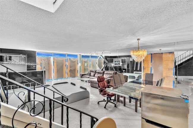 Building Photo - 825 NE 26th Ave