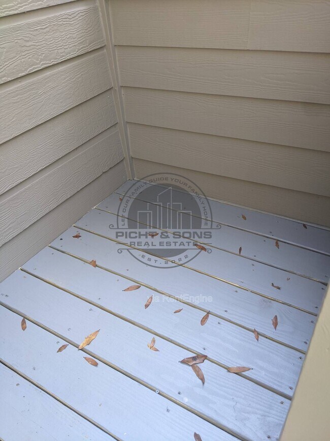 Building Photo - 5477 Sombra Del Lago Dr